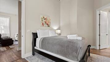 4 Schlafzimmer, Schreibtisch, Bügeleisen/Bügelbrett, Reisekinderbett