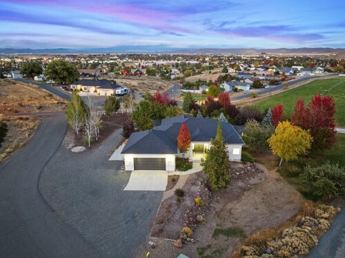 Entire Scenic Views Estate, Gorgeous 6 Bdrm, 5.5 Bath, Local Golfing 50% Off!