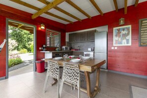 ثلاجة، ميكروويف، فرن، غسالة أطباق