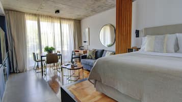 Tabla de planchar con plancha, cunas, wifi gratis y ropa de cama