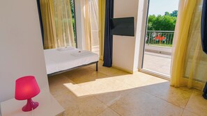 1 bedroom, WiFi (free), bed sheets