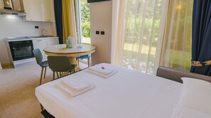 1 bedroom, WiFi (free), bed sheets