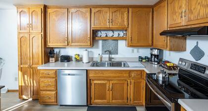 Duplex Near Lambeau Field and Public Park around the corner!