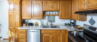 Duplex Near Lambeau Field and Public Park around the corner!