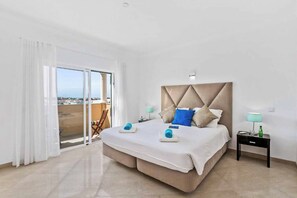 5 chambres, fer et planche à repasser, Wi-Fi, draps fournis