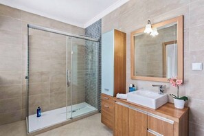 Shower, towels