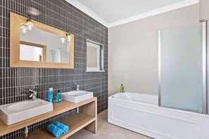 Douche, serviettes fournies