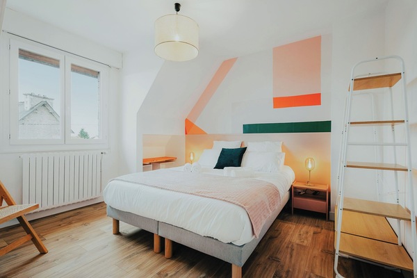 5 bedrooms, iron/ironing board, travel crib, free WiFi