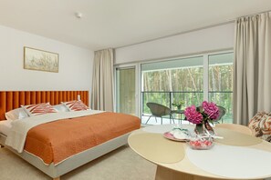 Cuna de viaje y ropa de cama
