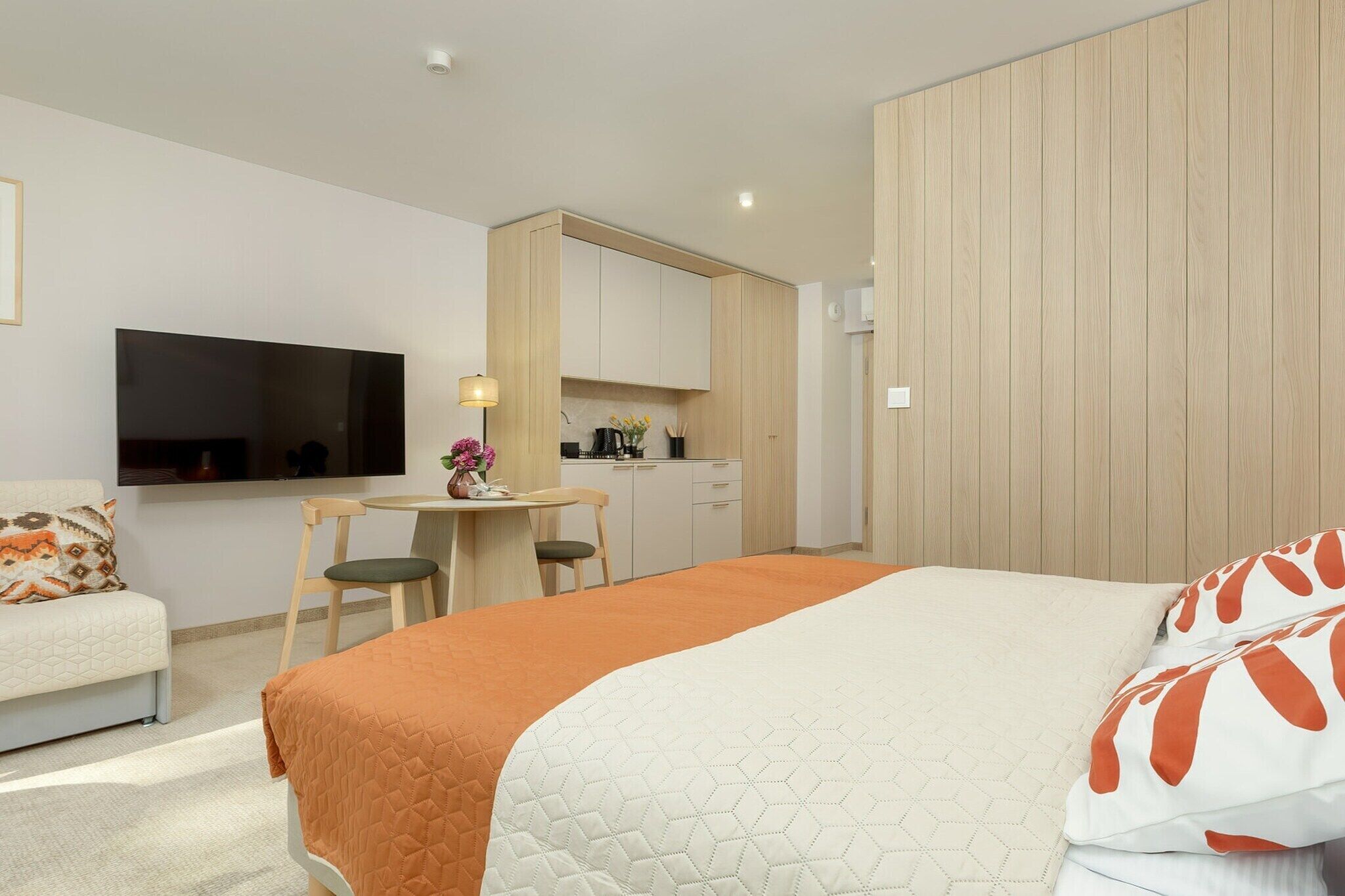 Travel cot, bed sheets