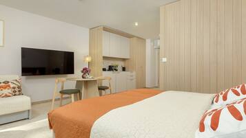 Travel cot, bed sheets