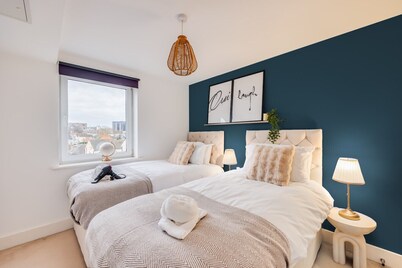 Charming Apartment • Balcony • Parking • Fast Wifi • Smart TV