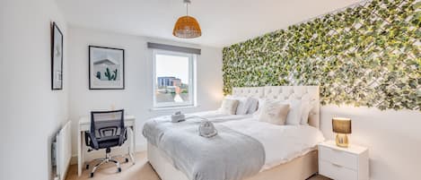 2 bedrooms, desk, iron/ironing board, travel cot