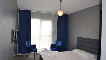 Studio | Desk, free WiFi