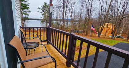 Lakeshore Retreat- Walk to town*Snowmobile Access