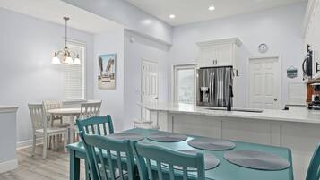 Townhome, Multiple Beds, Patio, Garden View (6724 Thomas Dr) | Dining