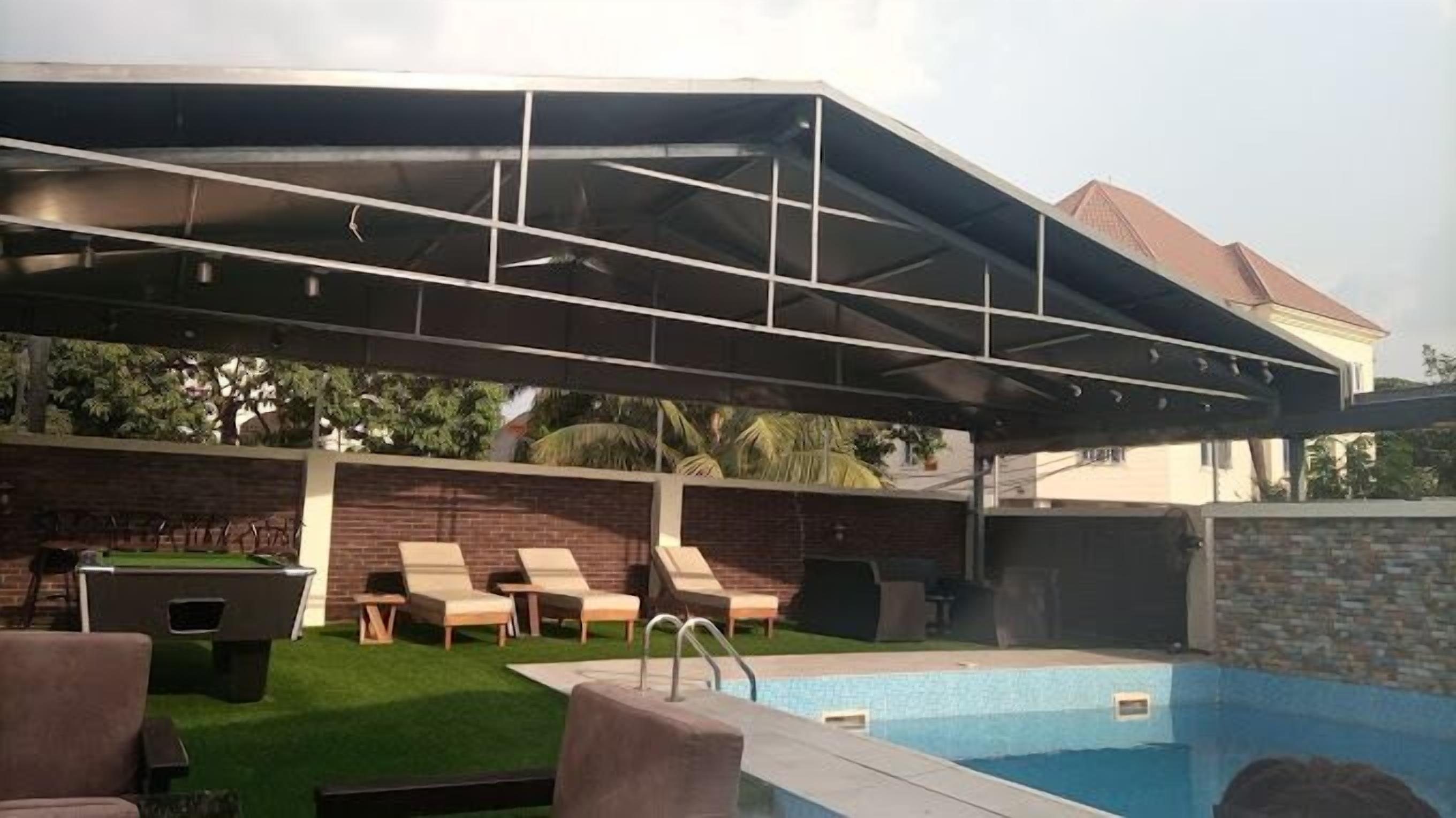 Bar en la piscina