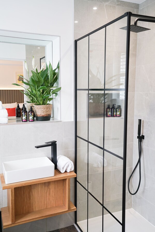 Deluxe Double Room | Bathroom