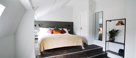 Deluxe Double Room | Desk, laptop workspace, blackout drapes, soundproofing