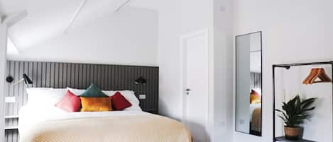 Deluxe Double Room | Desk, laptop workspace, blackout curtains, soundproofing