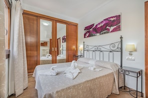 4 chambres, fer et planche à repasser, Wi-Fi gratuit, draps fournis