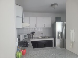 Cookware/dishes/utensils