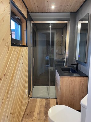 Shower, hair dryer, bidet, towels - Le Chalet Léna (Petit-Caux)