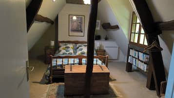 3 habitaciones, tabla de planchar con plancha, wifi y ropa de cama