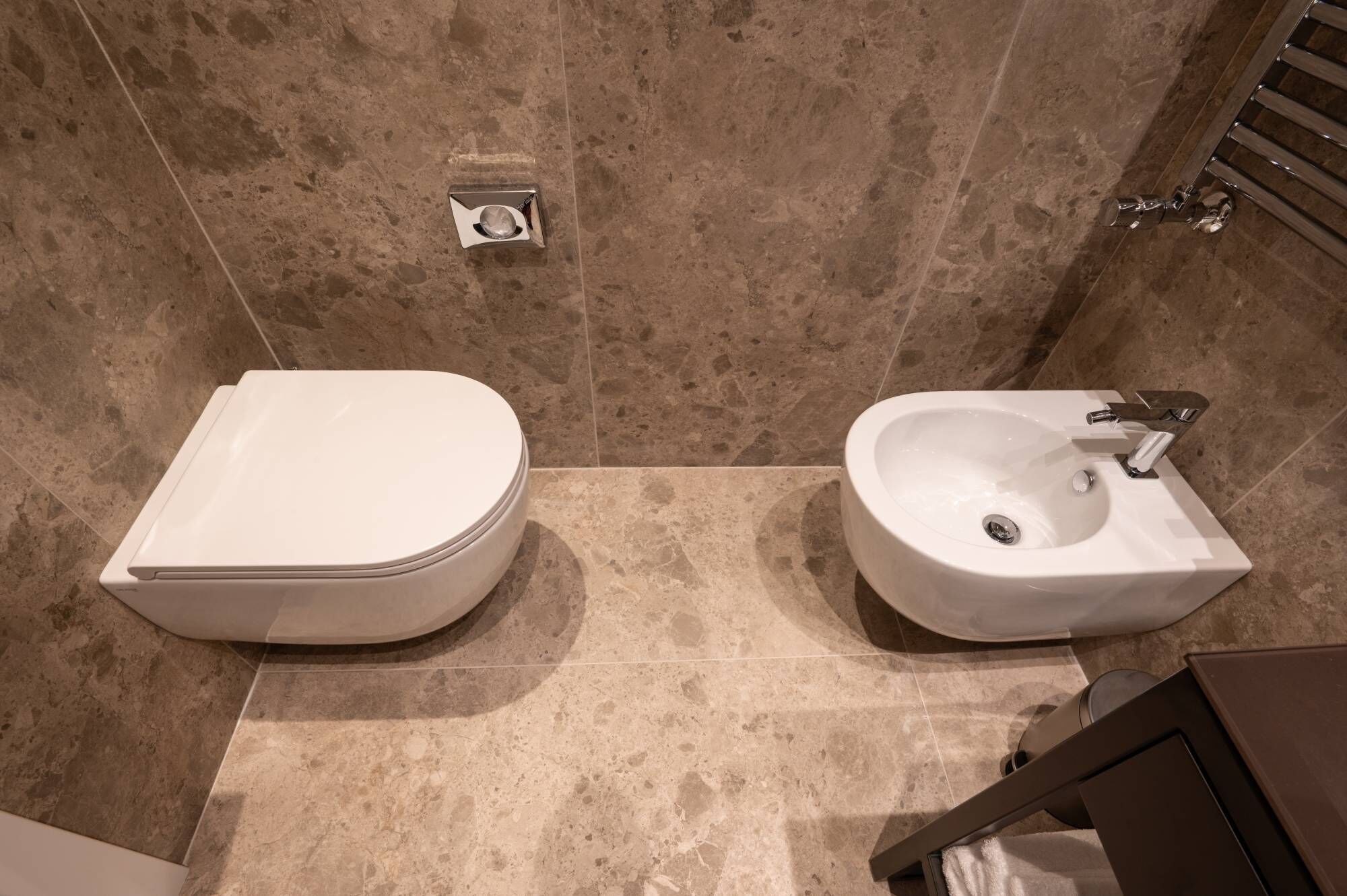 A bathroom with a toilet and a sink.