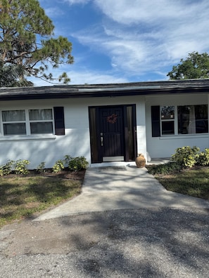 Exterior detail - Renovated 2-bed 2 bath home with Pool, Garage, just a bike ride to Siesta Key! (Sarasota)