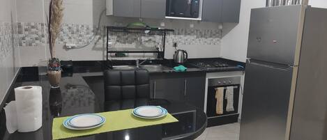 Køleskab, mikrobølgeovn, ovn, opvaskemaskine