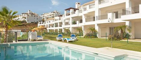 Apartment | Pool | Outdoor pool