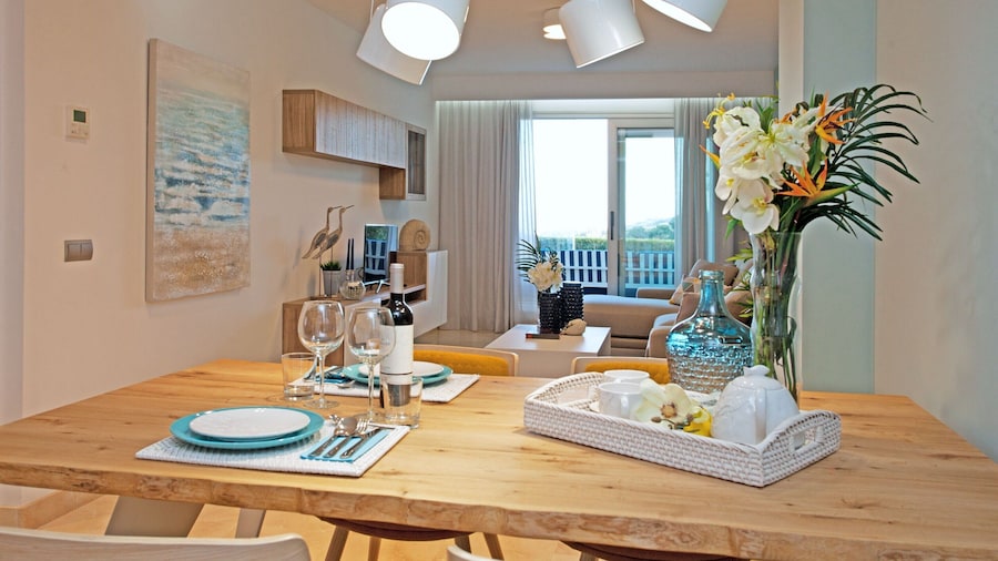 Modern Apartment With Pool