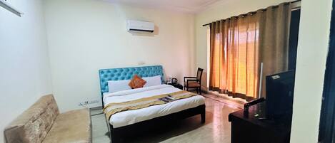 豪華客房, 1 張特大雙人床, 吸煙房, 城市景觀 | 陽台景觀