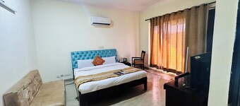 Hotel Ashray Noida