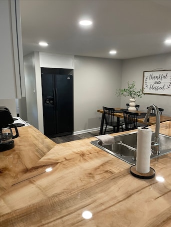 Private kitchen. Peaceful private apartment in the charming Hiram countryside