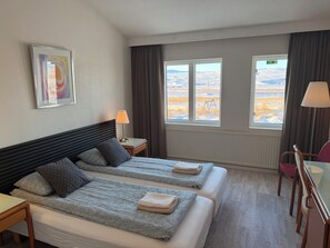 Comfort Twin kamer, uitzicht op bergen | Een laptopwerkplek, gratis wifi