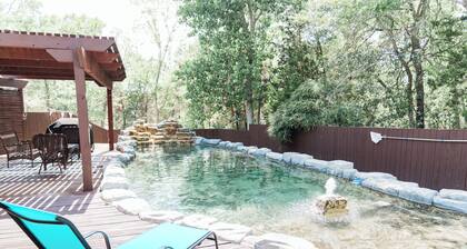 Enjoy our 5-bedroom, peaceful, wooded retreat in College Station