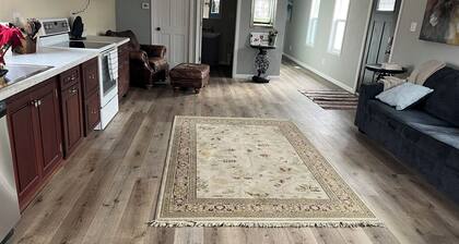 Charming 3-bedroom 2-bath house in Lakeside with WiFi and AC