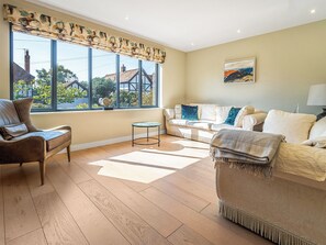TV - 4 bedroom accommodation in Thorpeness (Thorpeness)