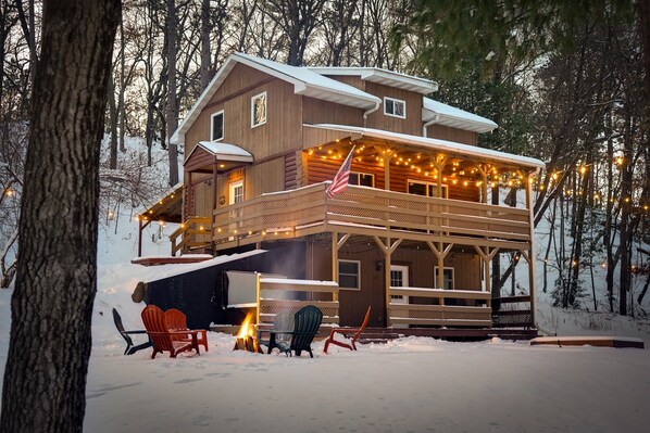 Exterior - Dells Woodland Retreat | Family & Pet Friendly (Wisconsin Dells)