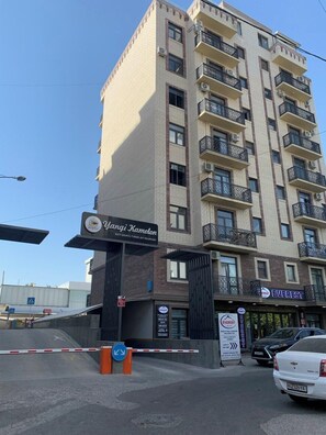 City view from property - New Kamolon by RNB estate (Tashkent)