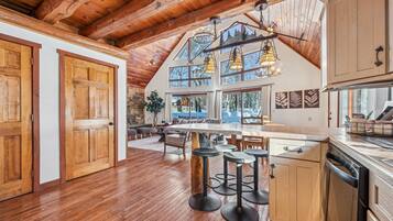 Frigorífic, microones, forn i placa de cuina