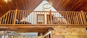 Spacious Cabin-Laurel Highlands-Bike-Hike-Raft-Ski-Golf, Black Fern Cabin