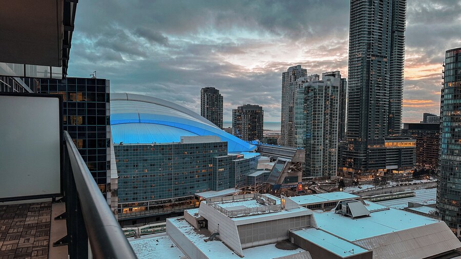 Comfy Suites Rogers Centre Free Parking