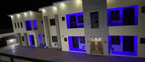 Façade de lâhĂ©bergement - soirĂ©e/nuit