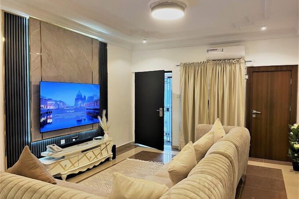 Deluxe Apartment, Balcony, City View | Living area