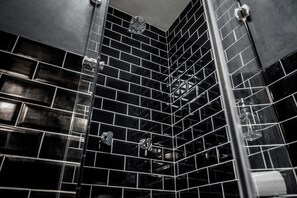 Habitación clásica | Regadera en el baño