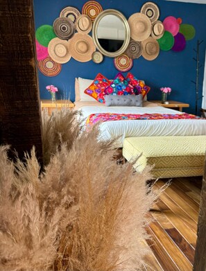 Habitación doble de diseñador | Sábanas de algodón egipcio, ropa de cama de alta calidad y wifi gratis 