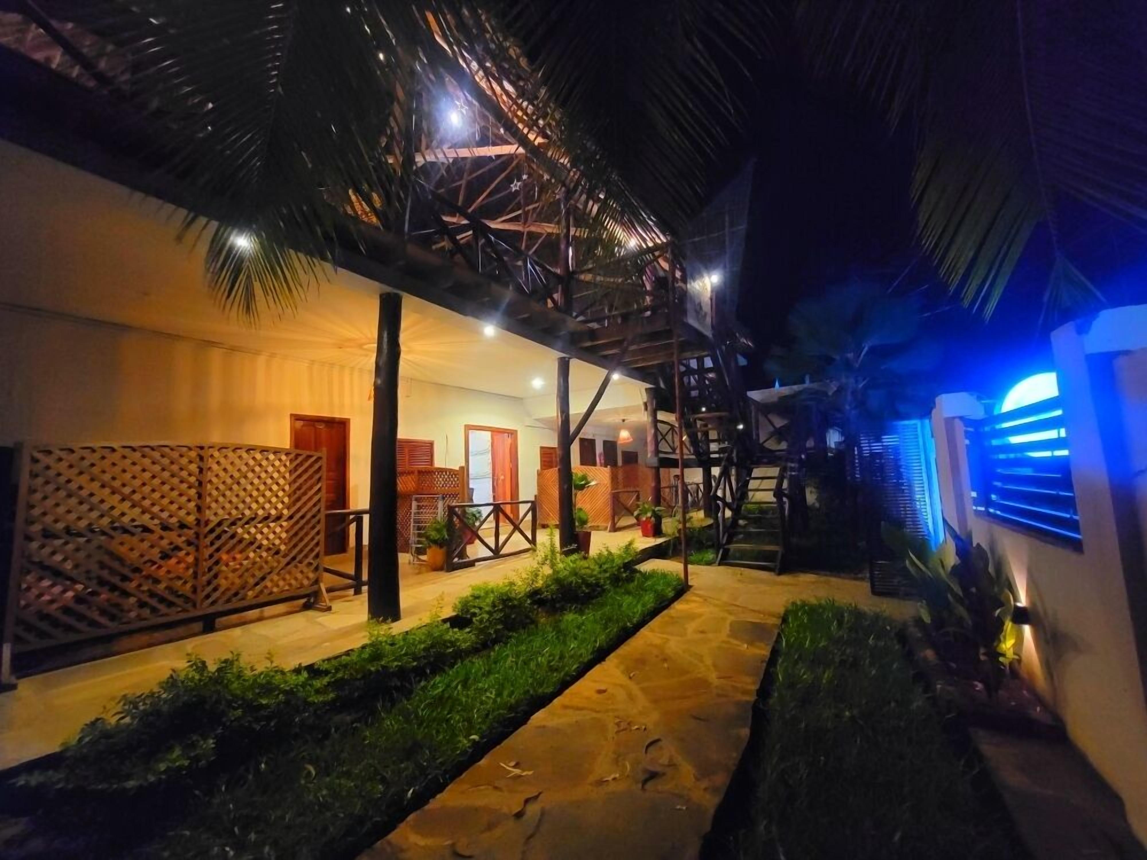 Vista frontal de la propiedad